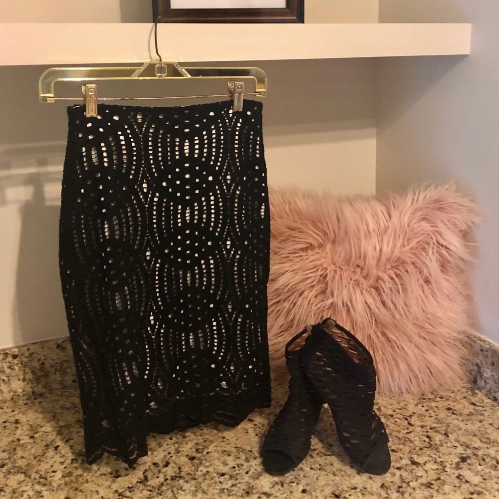 Forever 21 black skirt size small